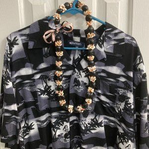 Hawaii print shirt, men's large, palm trees and hula dancers, with free Lei!